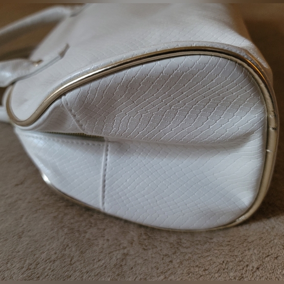 Valmont White & Gold Faux leather Handbag Lightweight - Picture 5 of 8